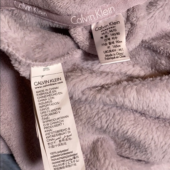 ❌SOLD❌ - Calvin Klein Long Sleeve Plush Robe - Picture 8 of 16